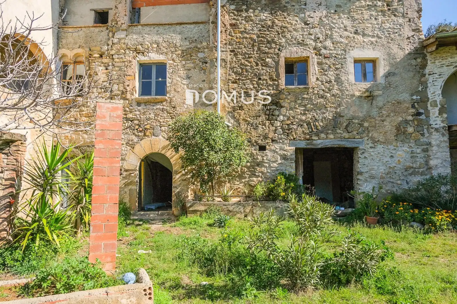 Exterior view of Country homes for sale in Besalú  with Private garden