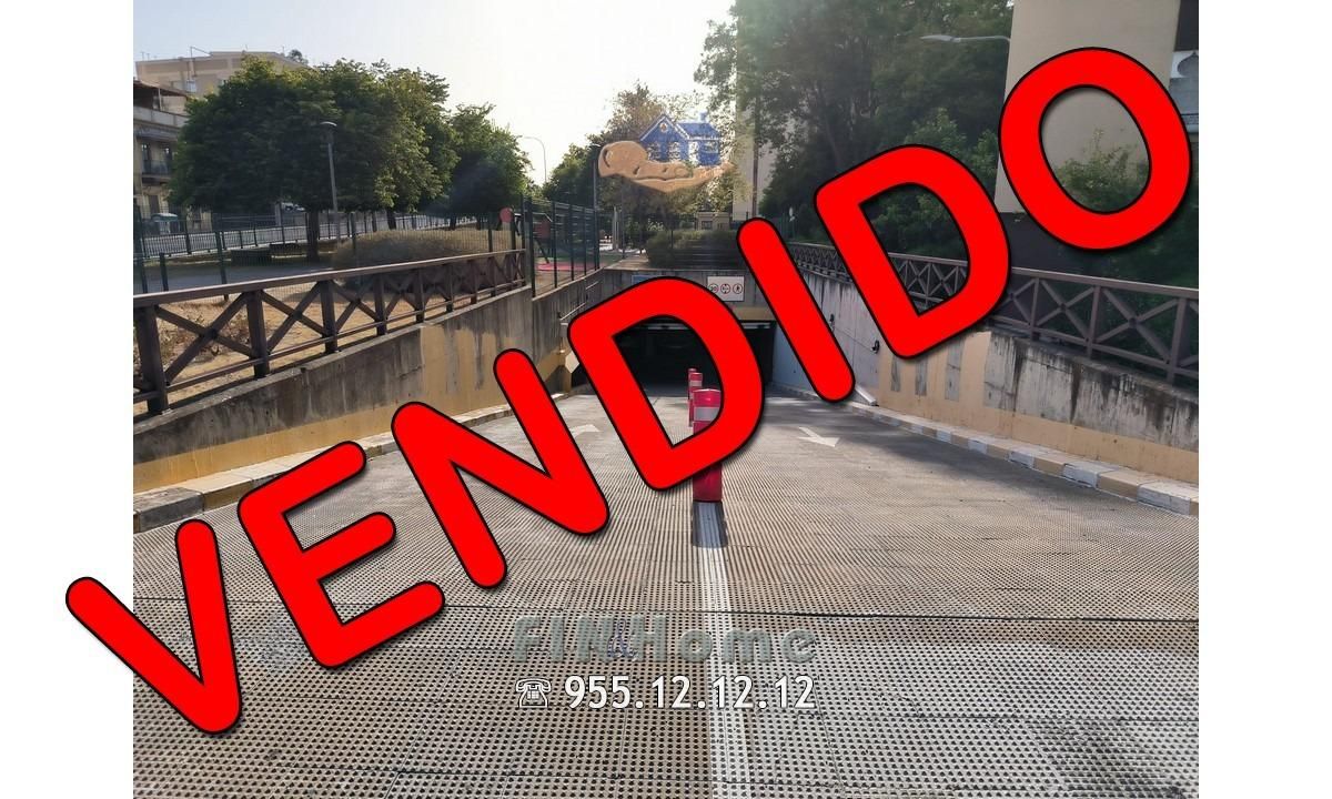 Aparcament de Garatge en venda en  Sevilla Capital