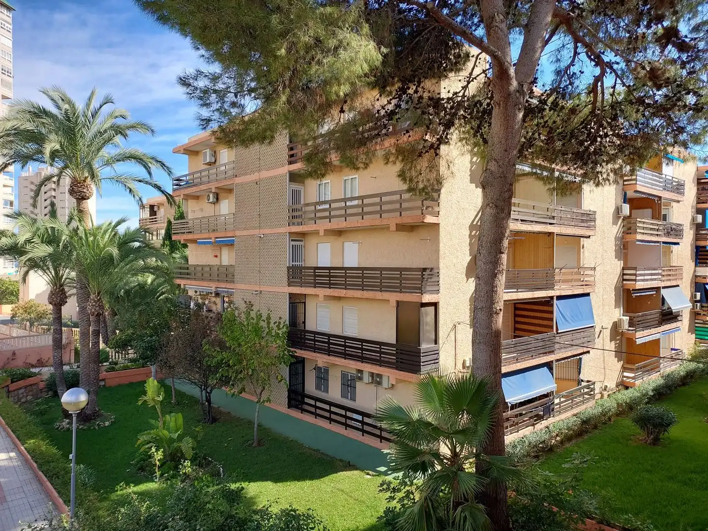 Exterior view of Flat for sale in El Campello  with Terrace, Furnished and Community pool