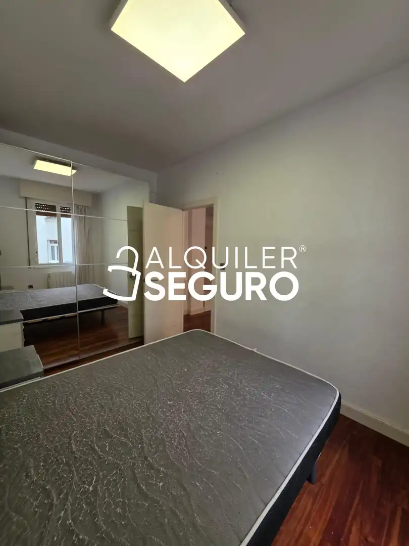 Habitación de Piso de alquiler en Bilbao  con Calefacción y Amueblado