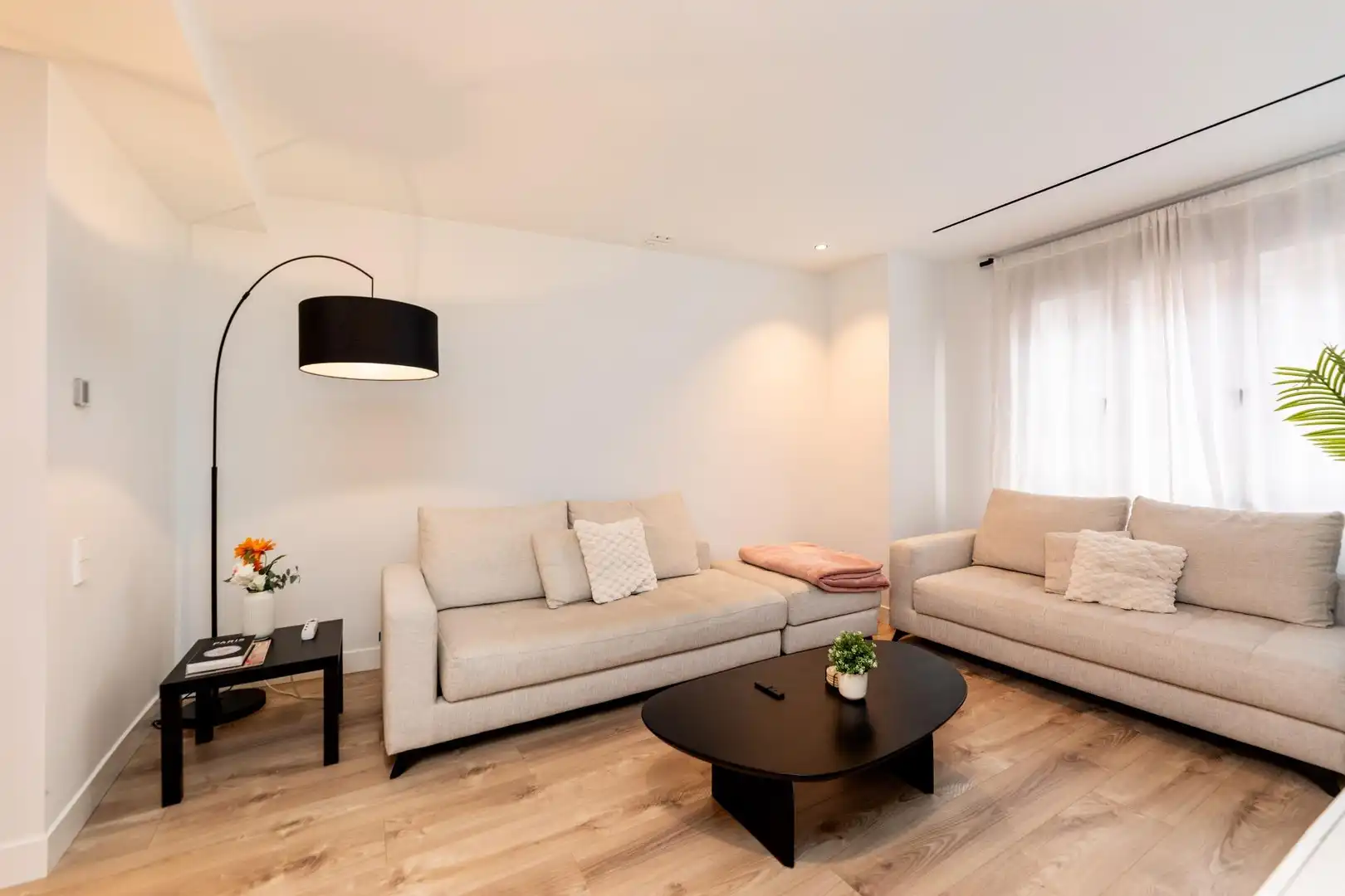 Sala d'estar de Pis en venda en Madrid amb Aire condicionat, Calefacció i Parquet
