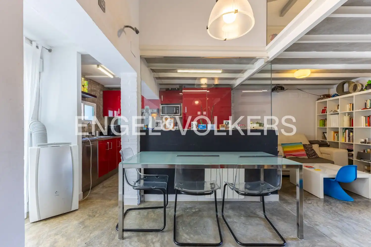 Dachboden zum Verkauf in Valencia mit Heizung und Balkon