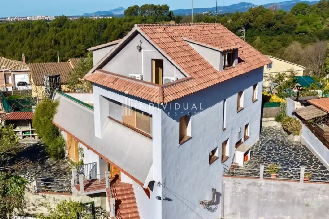 Vista exterior de Casa o xalet en venda en Sentmenat amb Aire condicionat, Calefacció i Jardí privat
