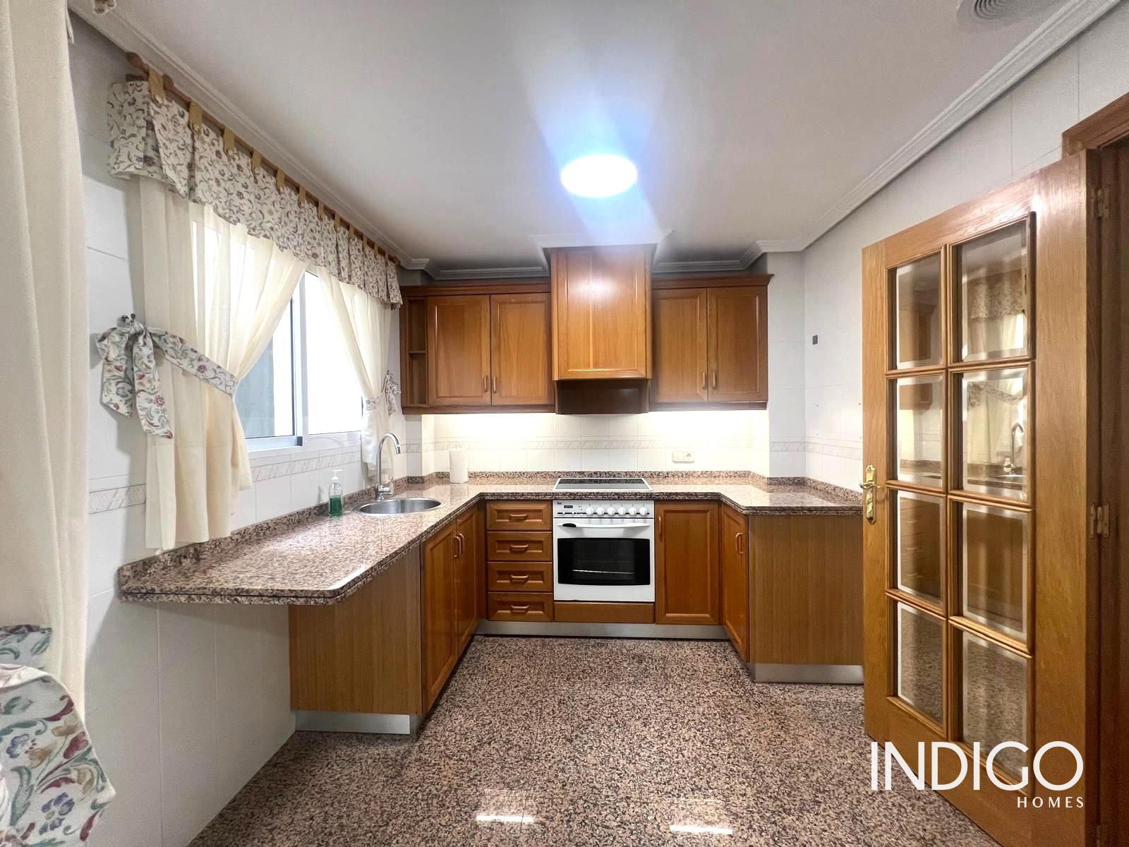 Cuina de Pis de lloguer en Mutxamel amb Aire condicionat i Terrassa