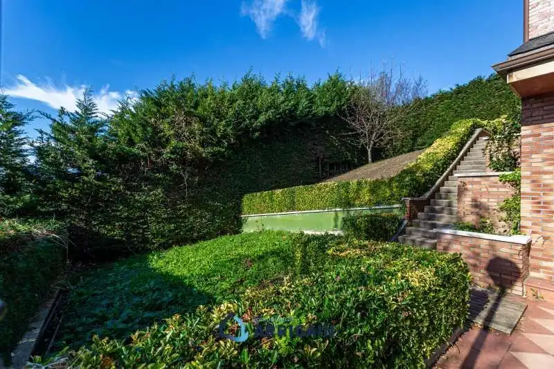 Jardí de Casa adosada en venda en Donostia - San Sebastián  amb Calefacció, Jardí privat i Terrassa