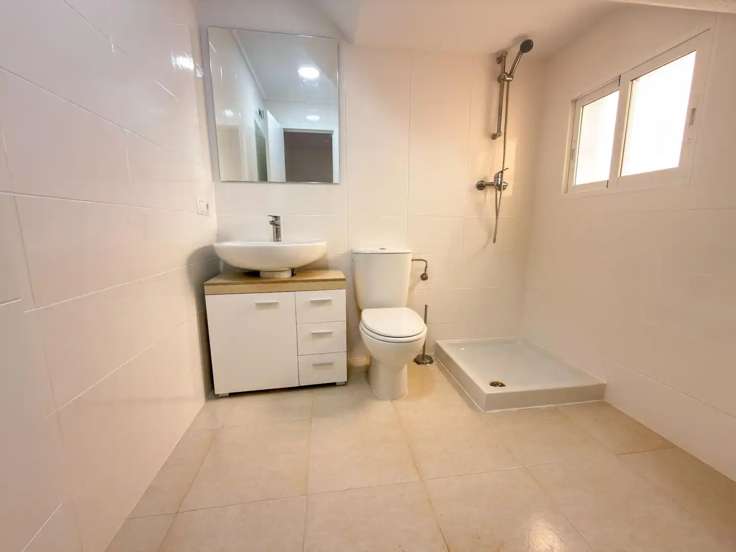 Baño de Dúplex en venta en Cox con Terraza, Trastero y Amueblado