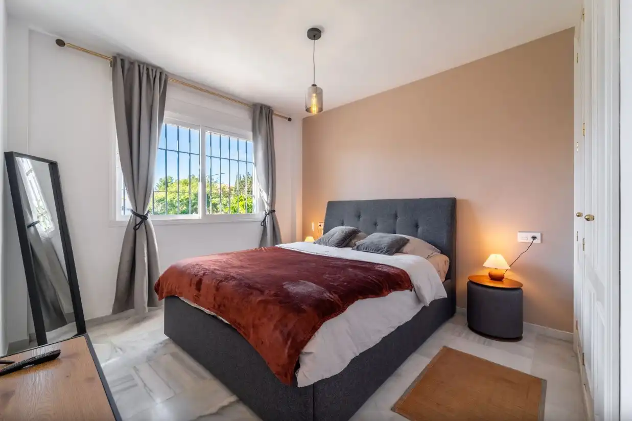 Dormitori de Dúplex en venda en Marbella amb Aire condicionat, Calefacció i Jardí privat