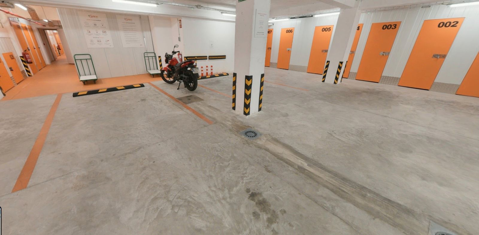 Parking of Box room to rent in  Madrid Capital  with Alarm