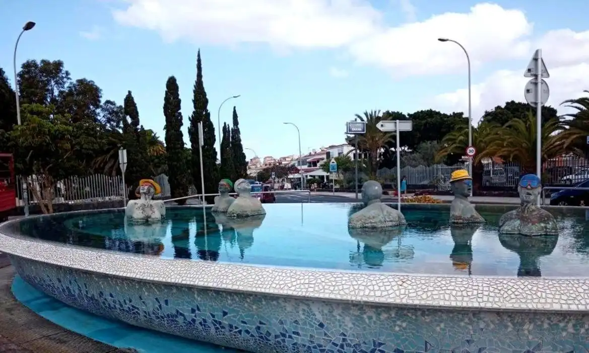 Piscina de Estudio en venta en Arona con Terraza y Piscina comunitaria