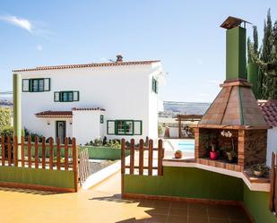 Vista exterior de Casa o xalet en venda en San Bartolomé de Tirajana amb Jardí privat, Terrassa i Piscina