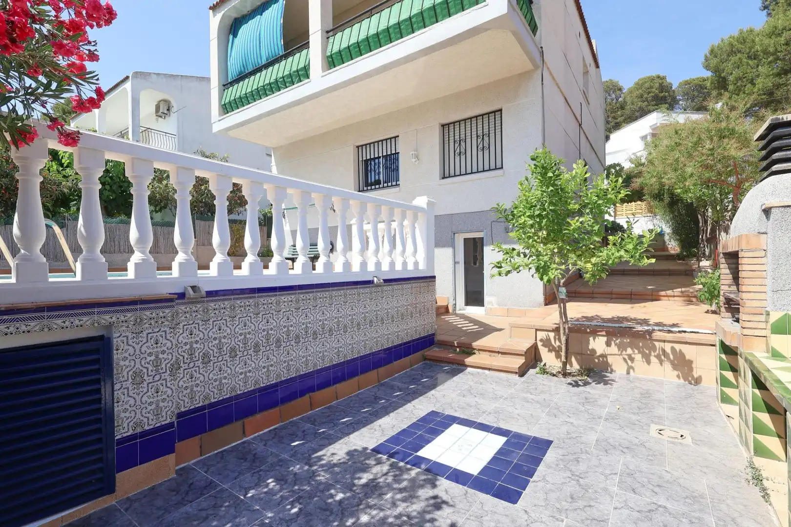 Außenansicht von Haus oder Chalet zum Verkauf in Cunit mit Heizung, Terrasse und Schwimmbad