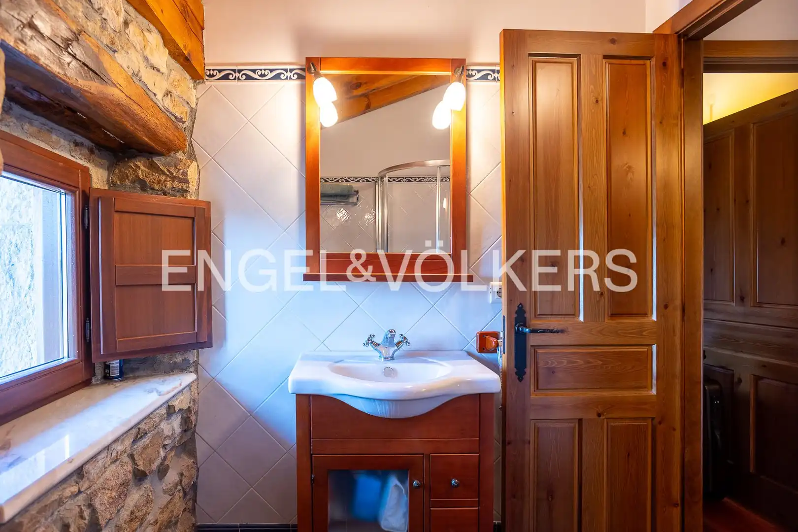 Baño de Finca rústica en venta en Villacarriedo con Calefacción, Jardín privado y Terraza