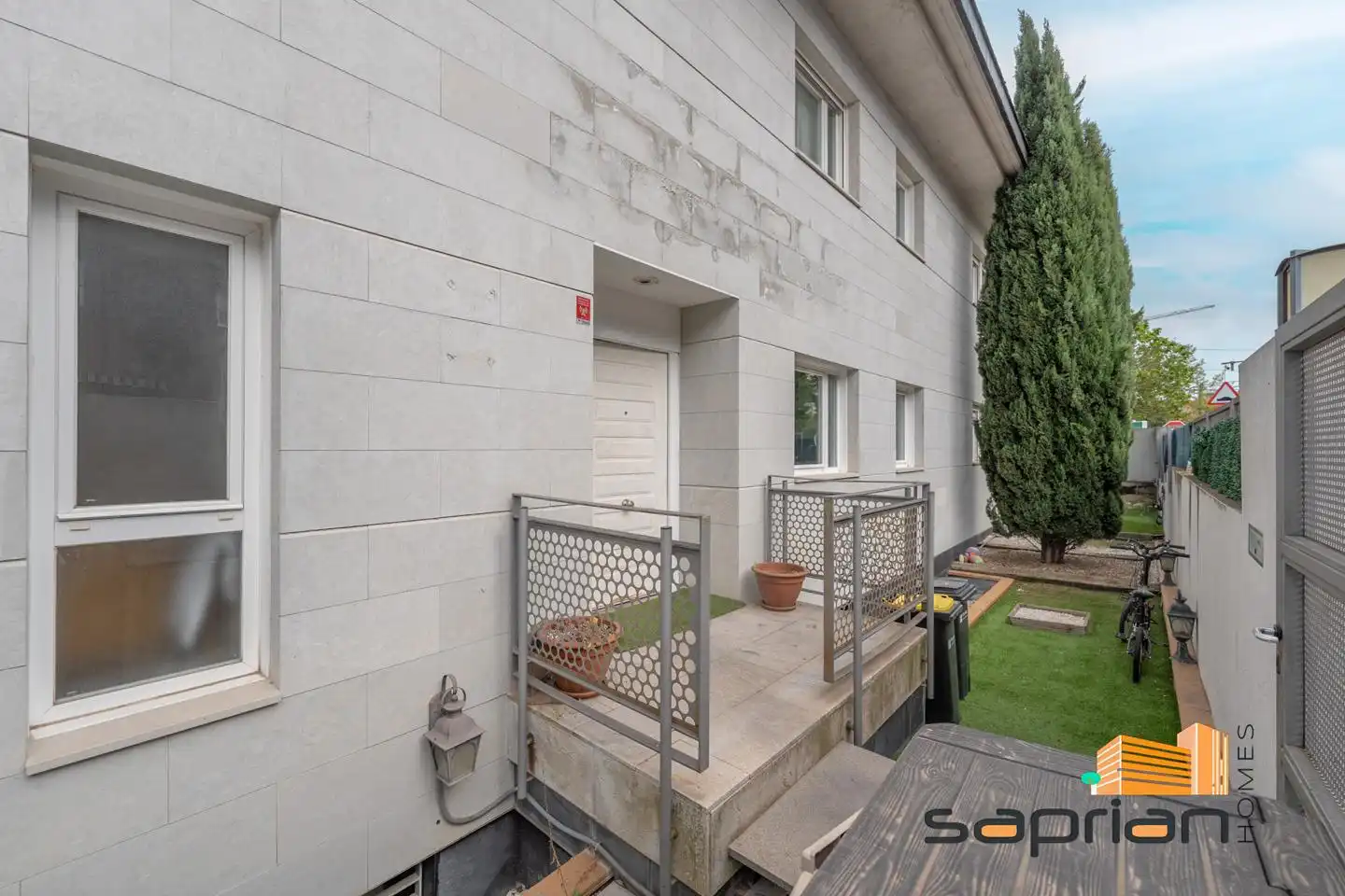 Vista exterior de Casa o chalet en venta en Pozuelo de Alarcón con Aire acondicionado, Calefacción y Jardín privado