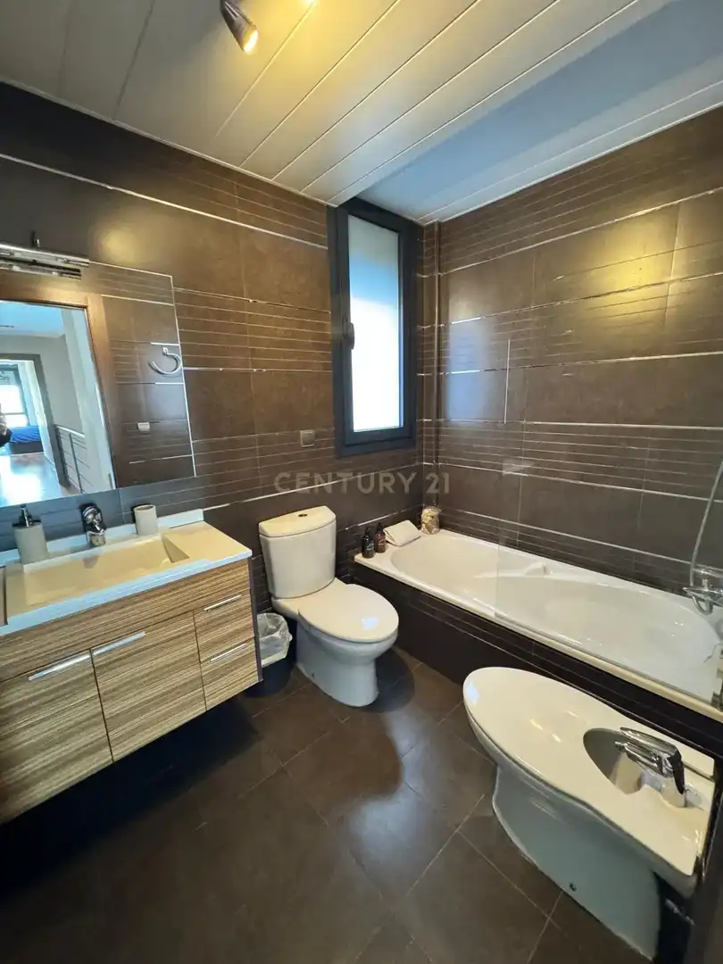 Bathroom of Houses for rent in La Zubia  with Air Conditioner, Private garden and Storage room