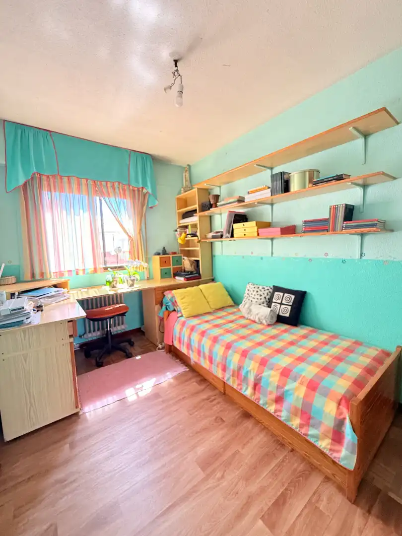 Habitación de Casa adosada en venta en San Sebastián de los Reyes con Aire acondicionado, Calefacción y Jardín privado