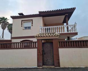 Vista exterior de Casa o xalet en venda en Chiclana de la Frontera amb Calefacció, Traster i Balcó