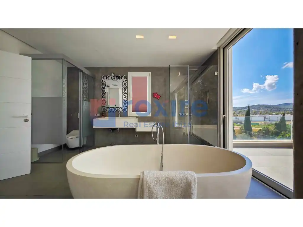 Bany de Casa o xalet en venda en Santa Eulària des Riu amb Aire condicionat, Jardí privat i Terrassa