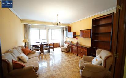 Sala d'estar de Pis en venda en Torrelavega  amb Terrassa i Balcó