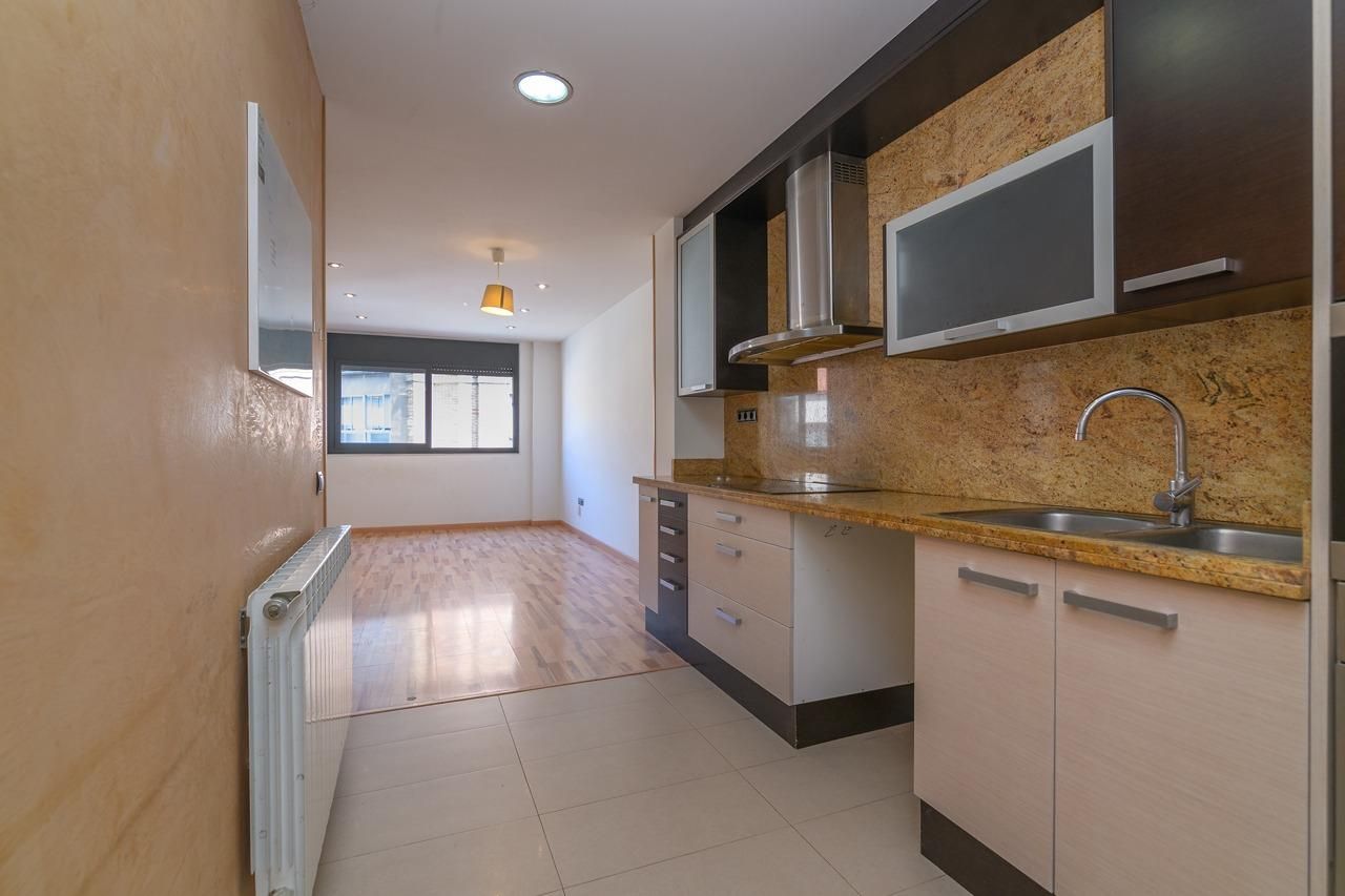 Kitchen of Flat for sale in Manresa  with Heating and Parquet flooring