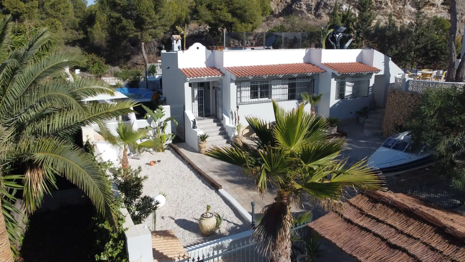 Außenansicht von Haus oder Chalet zum Verkauf in La Nucia mit Privatgarten, Terrasse und Abstellraum