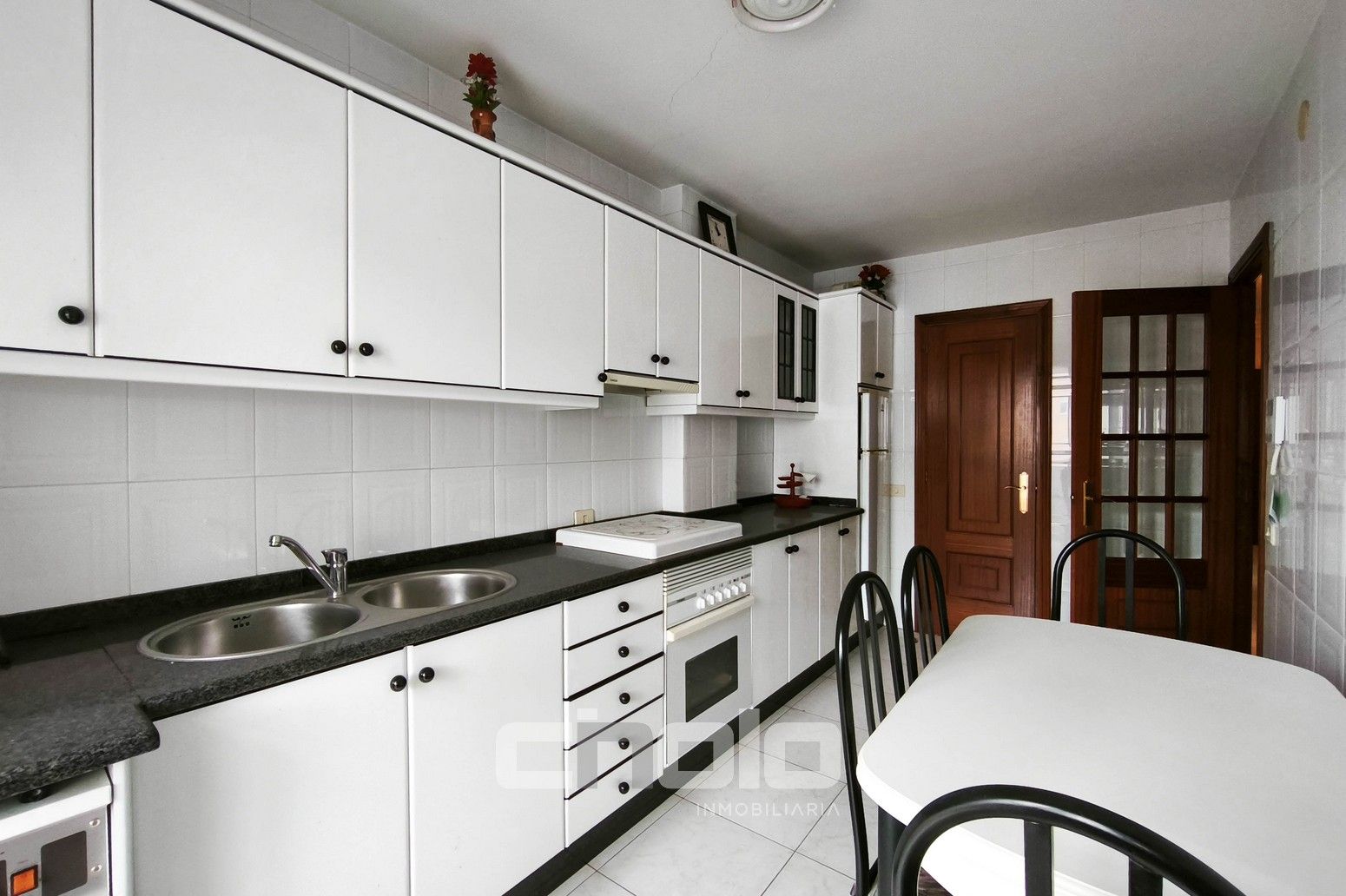 Cuina de Pis en venda en Lugo Capital amb Calefacció, Traster i Moblat