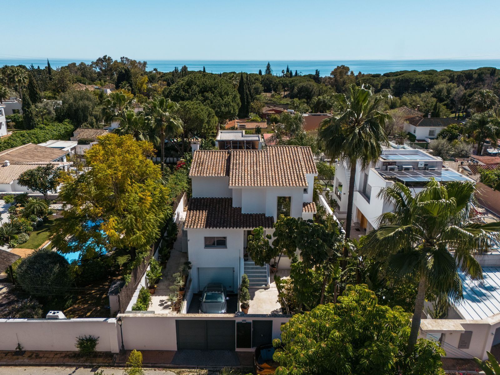 Vista exterior de Casa o xalet en venda en Marbella amb Aire condicionat, Terrassa i Traster