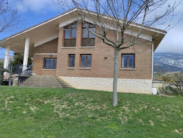 Casa-chalet en Venta en Samaniego