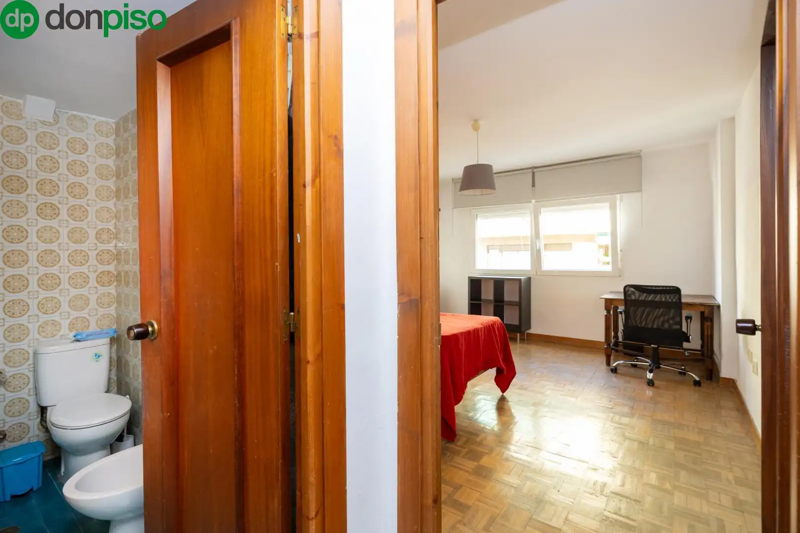 Dormitori de Apartament en venda en Granada amb Calefacció