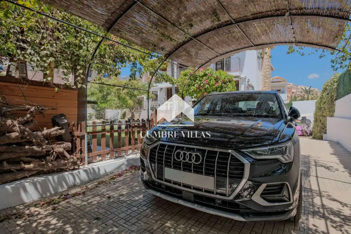 Vista exterior de Casa o chalet en venta en Almuñécar con Jardín privado, Terraza y Amueblado