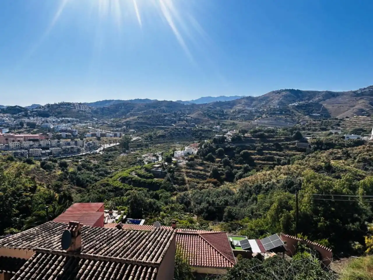 Vista exterior de Casa o xalet en venda en Almuñécar amb Jardí privat i Terrassa