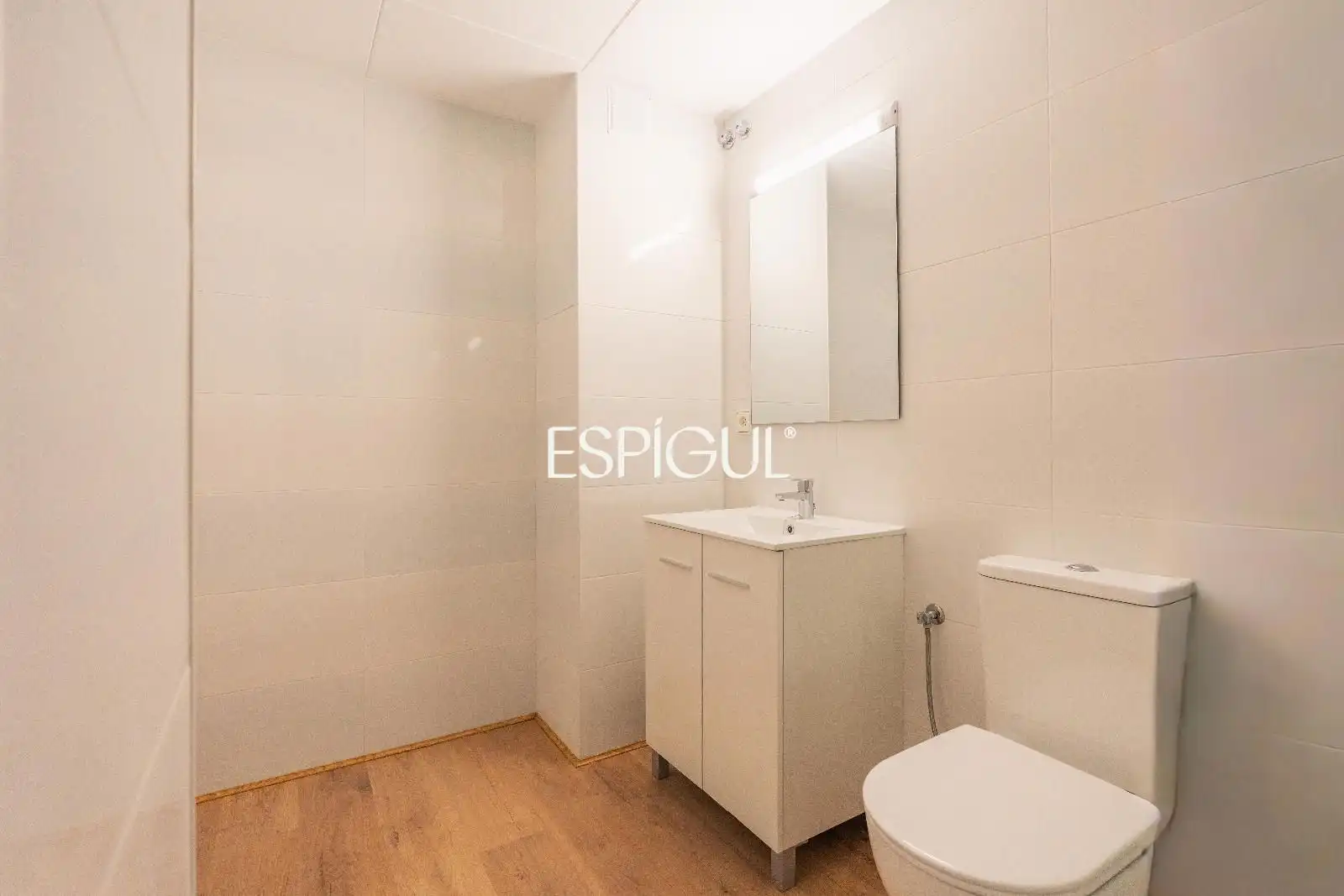 Baño de Piso en venta en Girona con Aire acondicionado, Parquet y Terraza