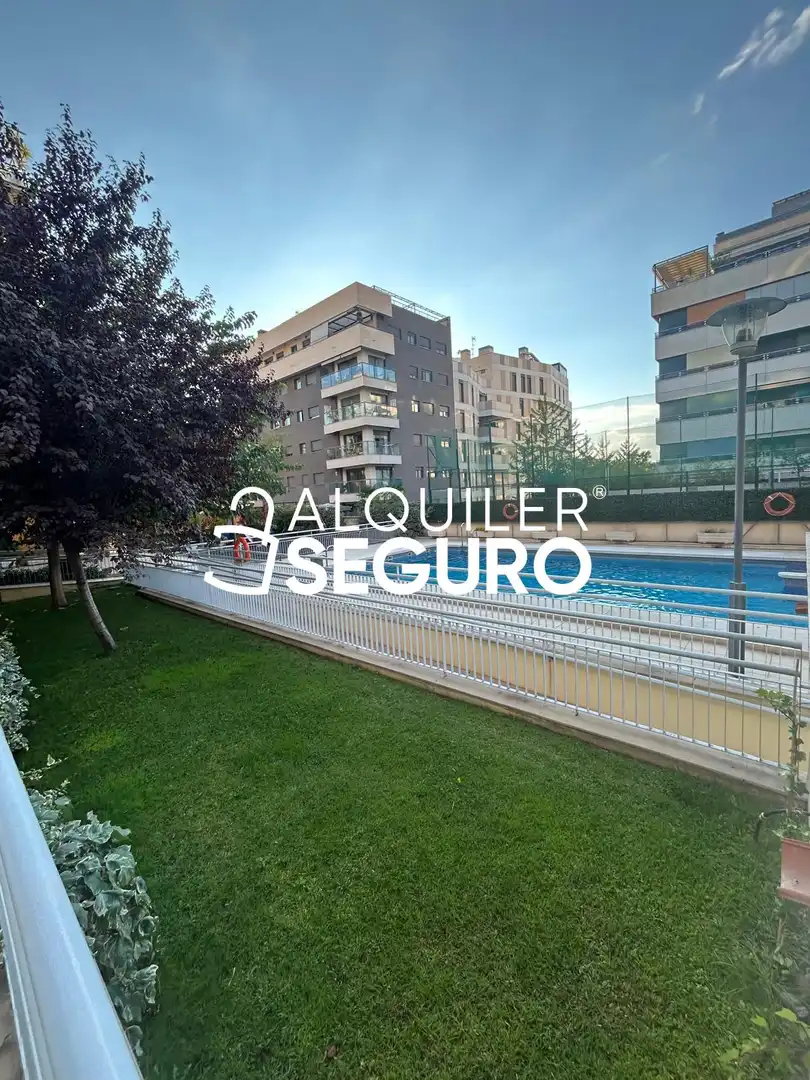 Piscina de Piso de alquiler en Granada con Aire acondicionado, Calefacción y Terraza