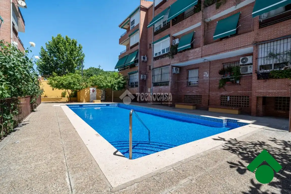 Piscina de Pis en venda en Maracena amb Balcó