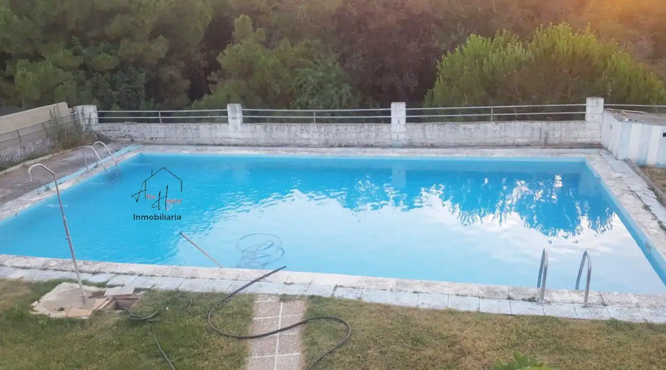 Piscina de Casa o chalet en venta en Calvarrasa de Abajo con Calefacción, Terraza y Trastero