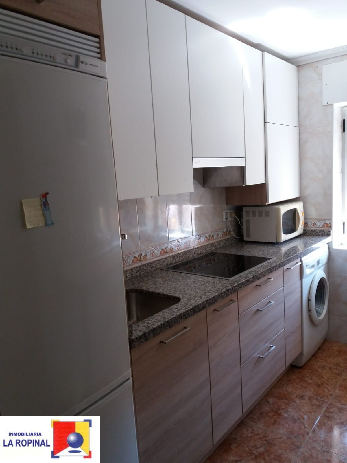 Cuina de Pis de lloguer en Salamanca Capital amb Calefacció, Forn i Rentadora