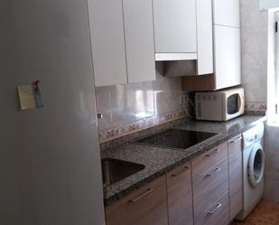 Cuina de Pis de lloguer en Salamanca Capital amb Calefacció, Forn i Rentadora