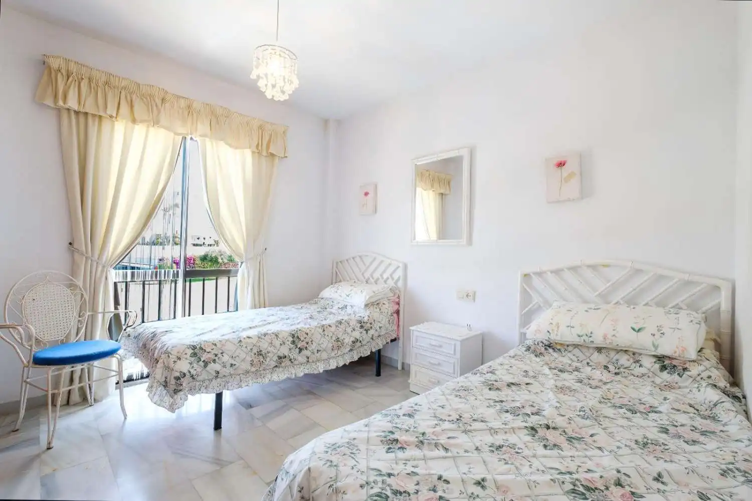 Habitación de Apartamento en venta en Nerja con Piscina y Amueblado