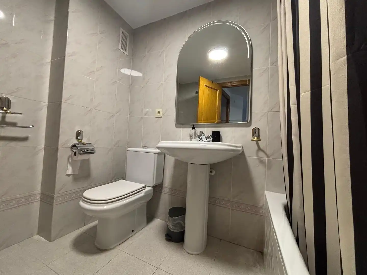 Bathroom of Flat for rent in Campoamor - Altozano
