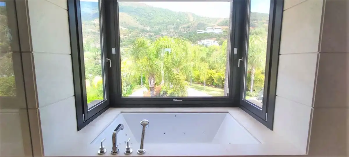Baño de Casa o chalet en venta en Benahavís con Aire acondicionado, Jardín privado y Terraza