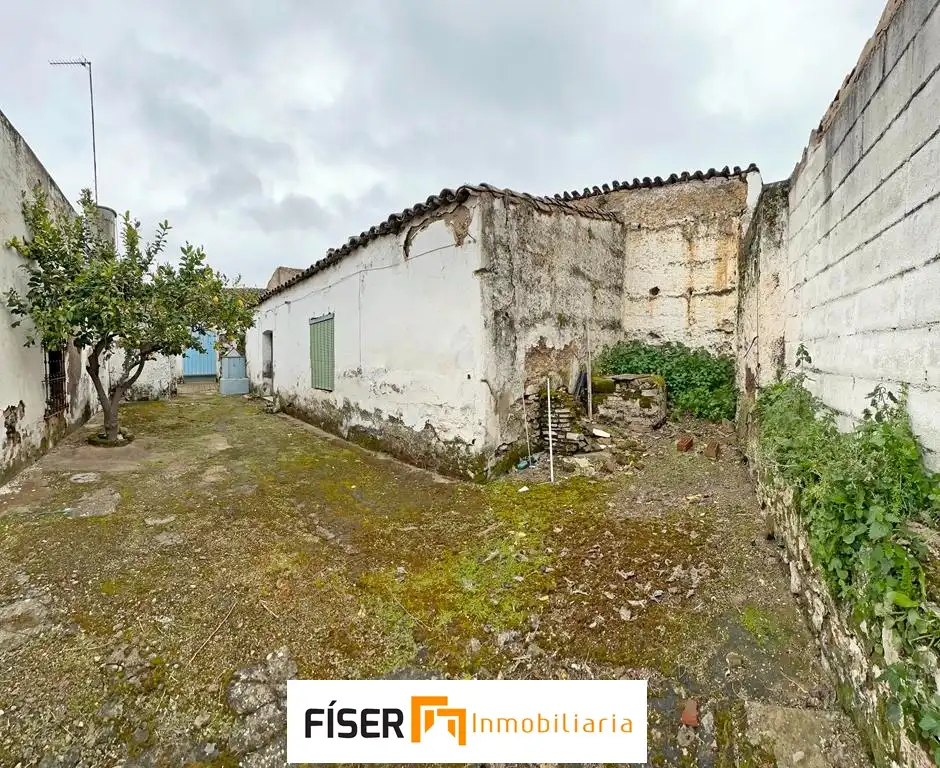 Vista exterior de Casa o xalet en venda en Medina de las Torres
