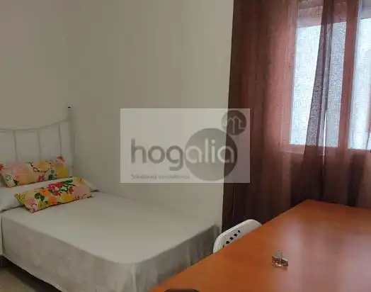 Bedroom of Flat for rent in Sevilla  with Air Conditioner, Furnished and Balcony