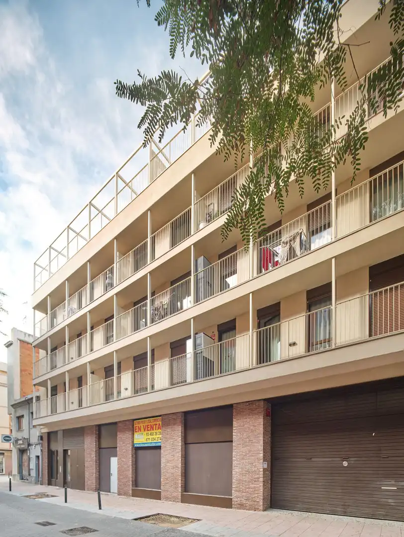 Vista exterior de Pis en venda en Santa Coloma de Gramenet amb Aire condicionat, Calefacció i Terrassa