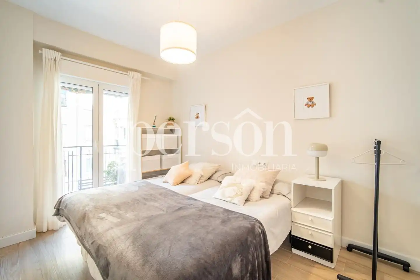 Bedroom of Flat for sale in Valencia  with Air Conditioner, Private garden and Furnished