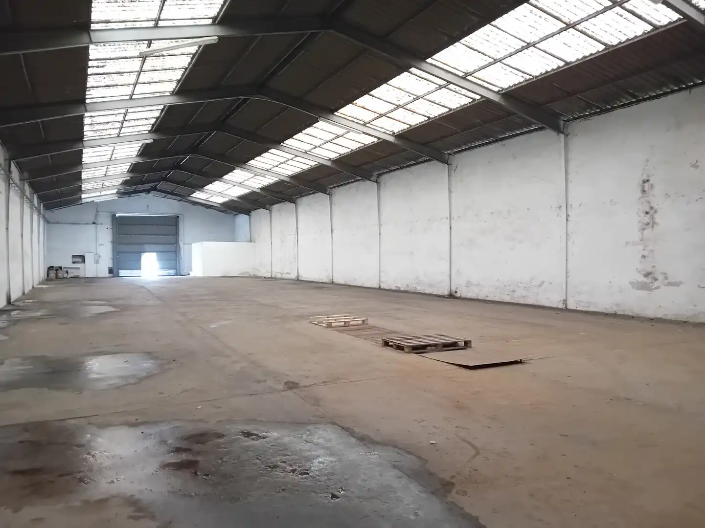 Außenansicht von Fabrikhallen zum Verkauf in Gijón 