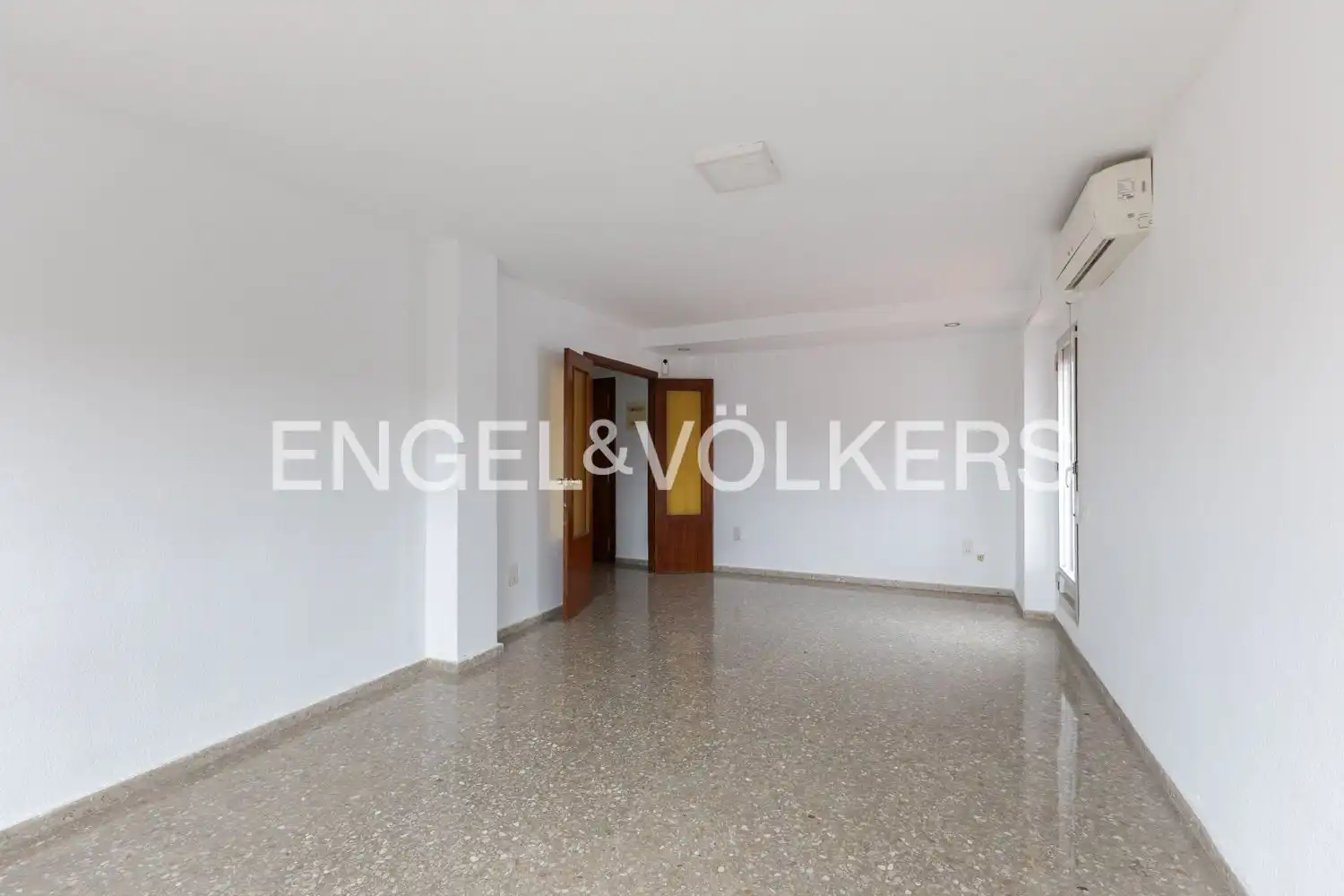 Attic for rent in Valencia  with Air Conditioner, Heating and Terrace