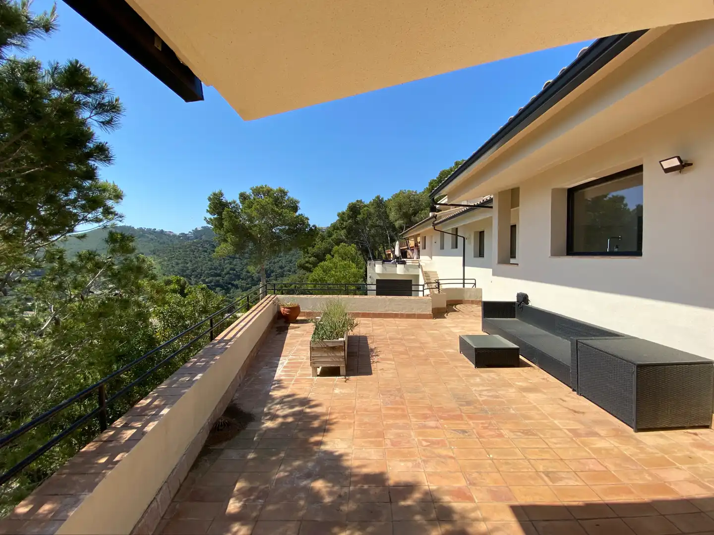 Terraced house with garden for sale in Carrer Medas, imagen 3