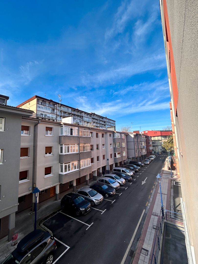 Vista exterior de Pis en venda en Errenteria amb Calefacció, Forn i Rentadora