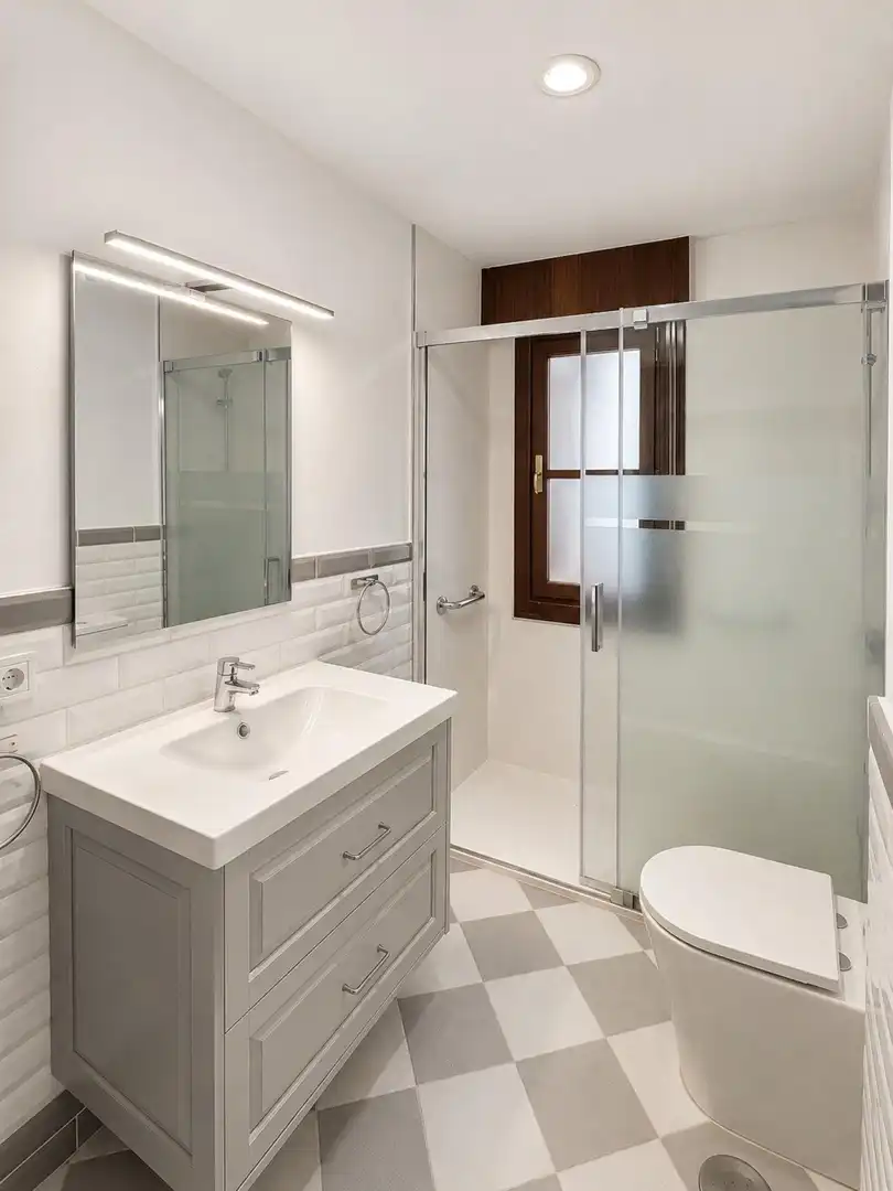 Badezimmer von Maisonette zum Verkauf in Santander mit Heizung, Terrasse und Balkon