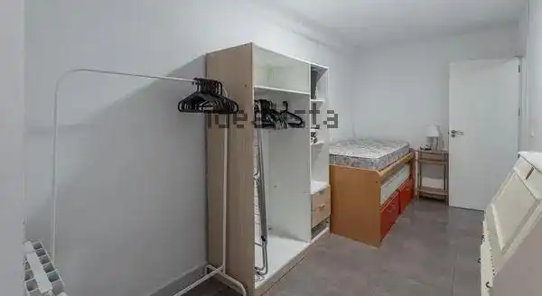 Dormitori de Pis en venda en Granada amb Calefacció i Moblat
