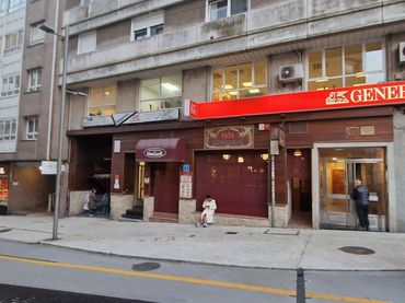 Locale commerciale in affitto a Avenida de Vilagarcía 4